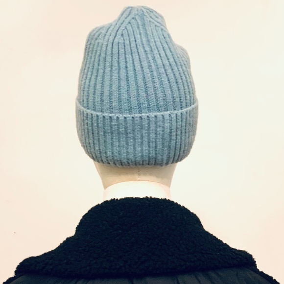- UGG Powder Blue Chunky Rib Knit Faux-Fur-Lined Beanie - Picture 8 of 9